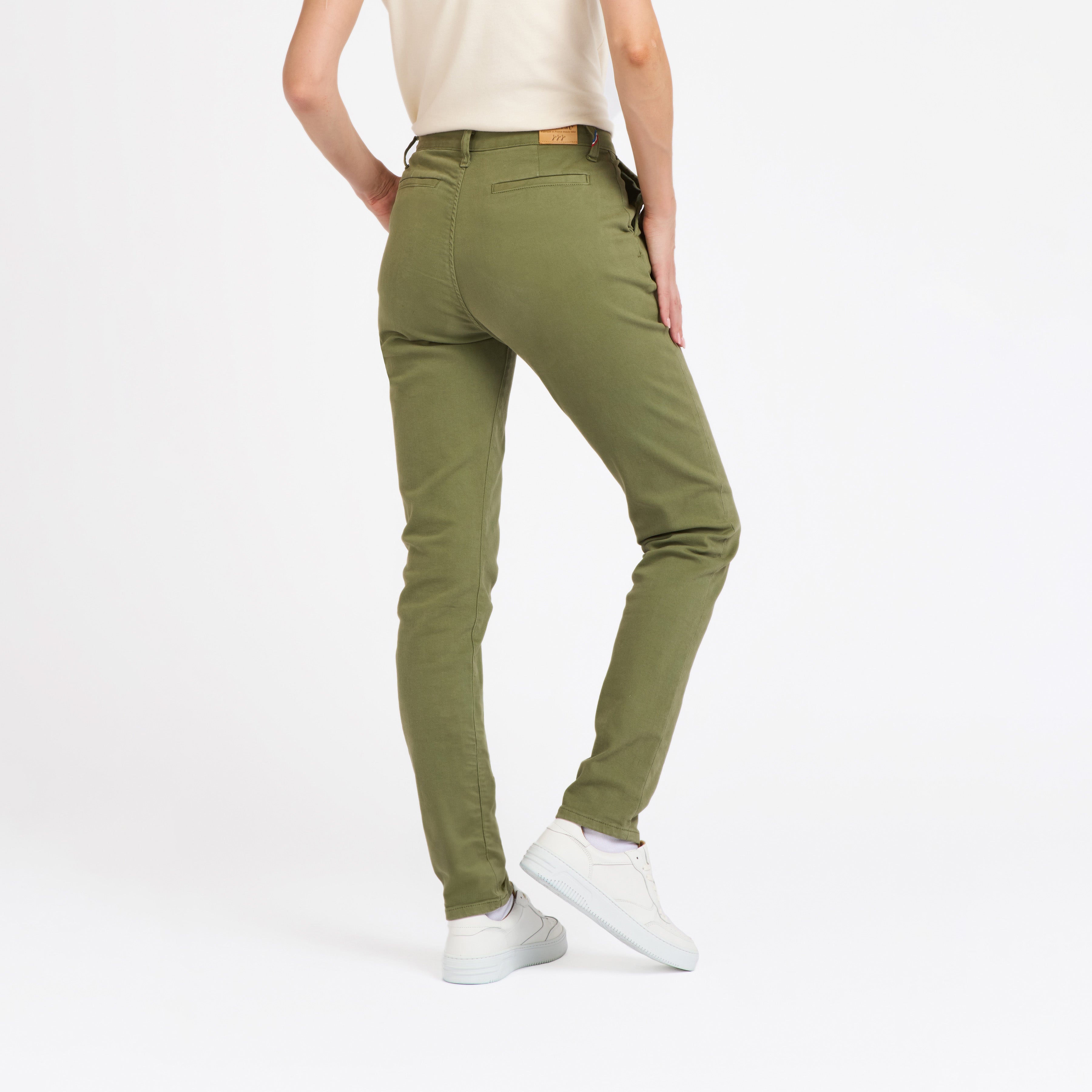 Chino femme ajuste taille haute Vert Kaki Leonie Atelier Tuffery